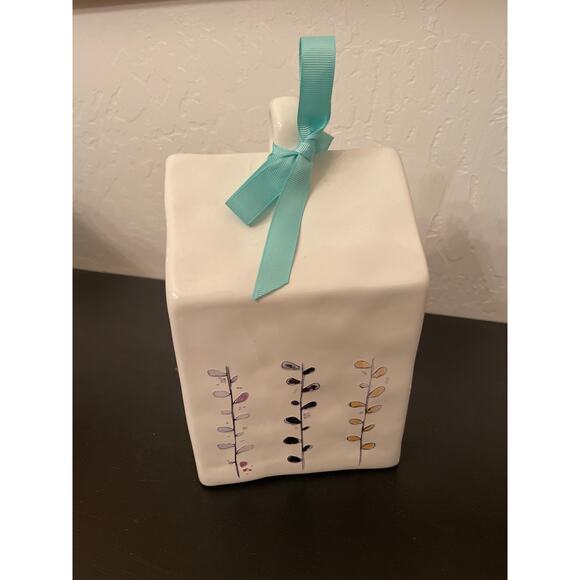 Cute vines bird house
NOT RAE DUNN - Picture 2 of 5